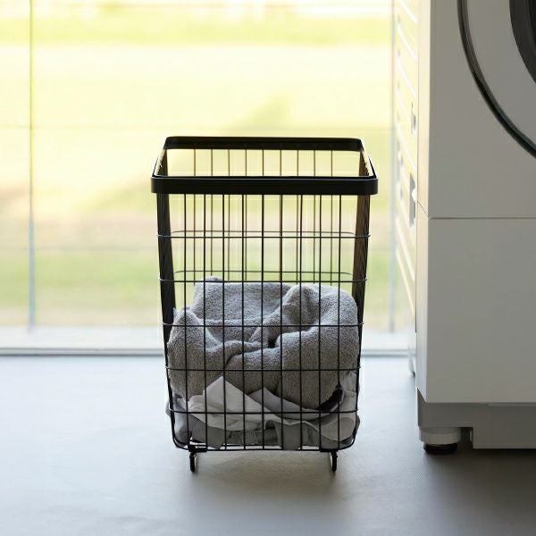 山崎実業 折り畳み脚付きランドリーバスケット tower | インテリア雑貨・タワーシリーズ