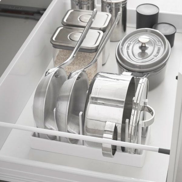 山崎実業 シンク下幅調節鍋蓋＆フライパン収納スタンド タワー tower | キッチン雑貨・タワーシリーズ