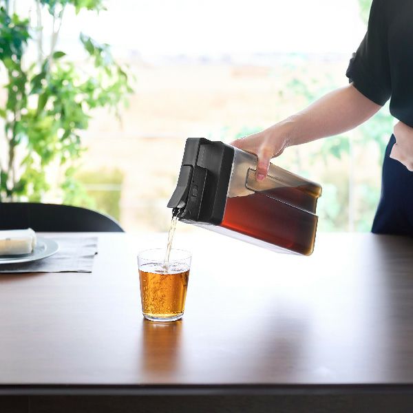 山崎実業 倒して置けてそのまま注げる冷水筒 タワー 2.2L tower | キッチン雑貨・タワーシリーズ